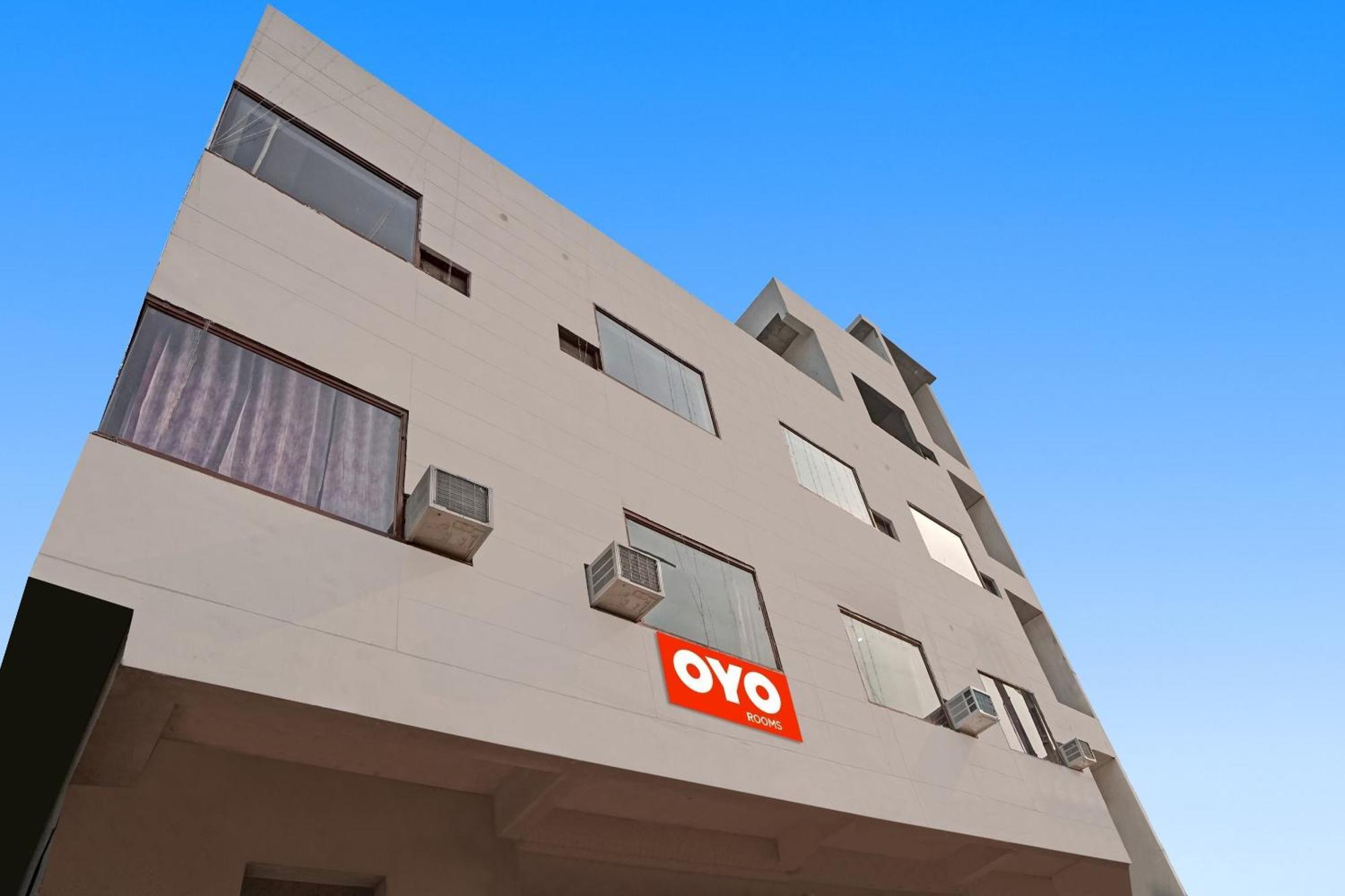 Oyo Ct Hotel Ghaziabad Exterior foto
