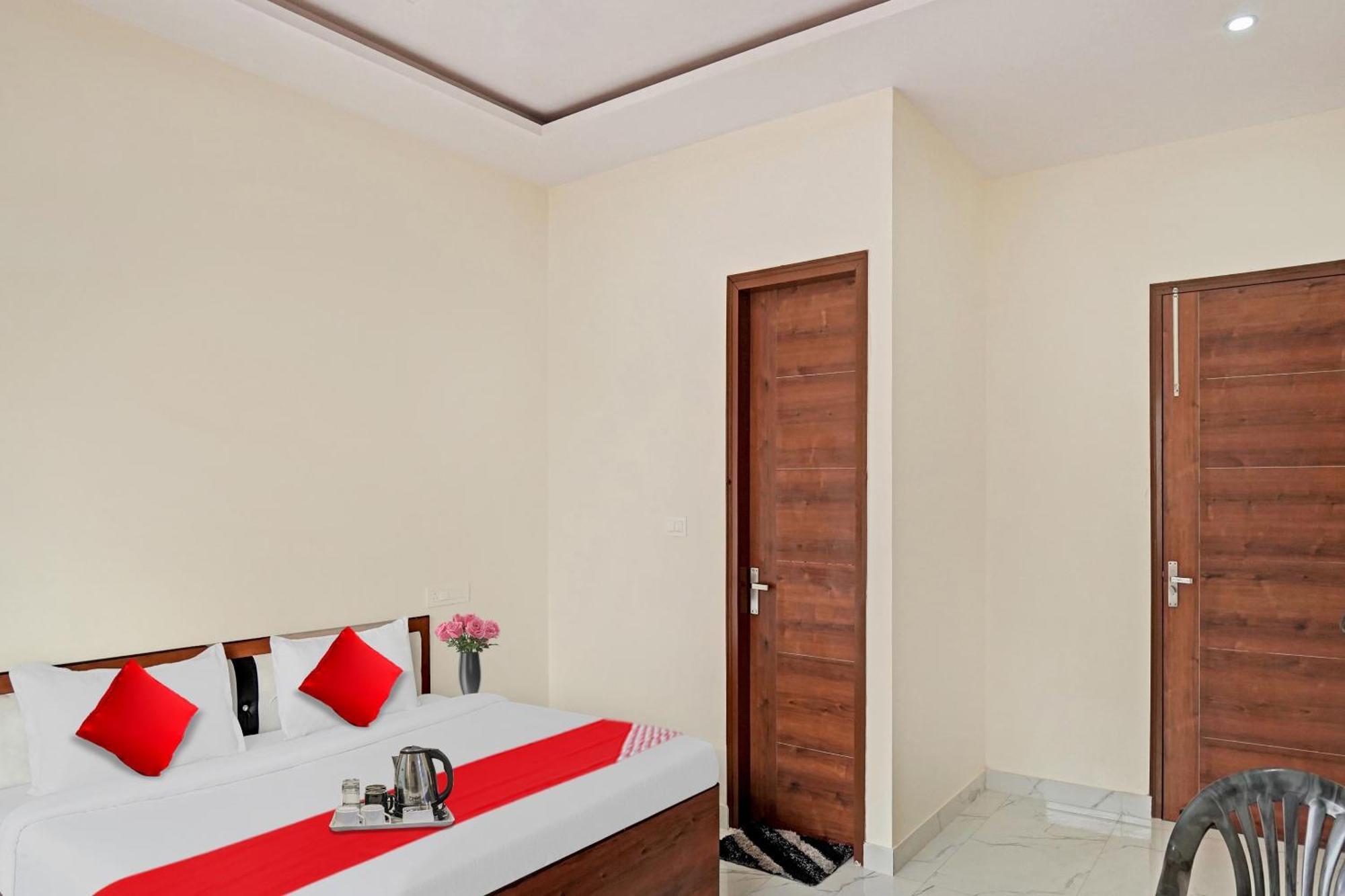 Oyo Ct Hotel Ghaziabad Exterior foto